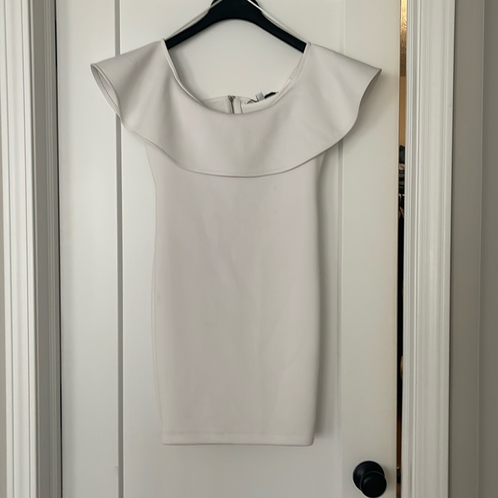 Guess off the shoulder ruffle dress with zipper back. size XS